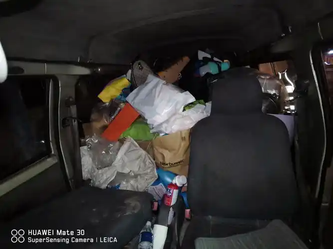 面包车客货混装上路被邯郸交巡警当场查获