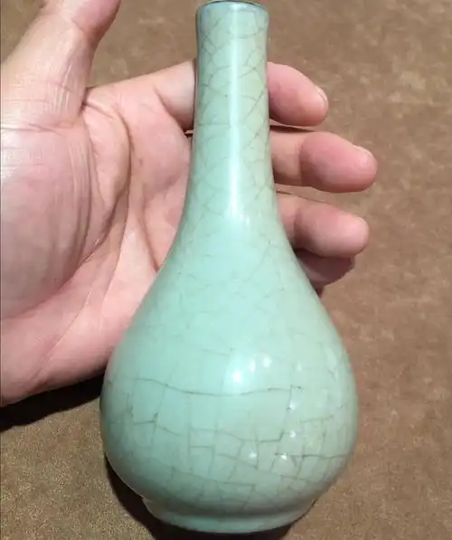 南宋官窑青瓷胆式瓶(中国大陆私人收藏)