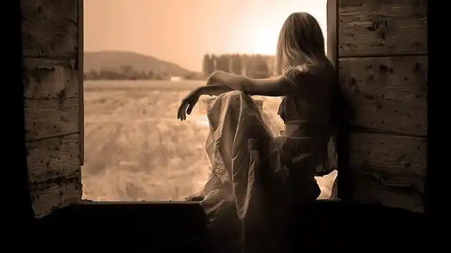 > 非主流 > 孤独的女生背影 3/8张图片 内容简介 孤独的唯 美女 生