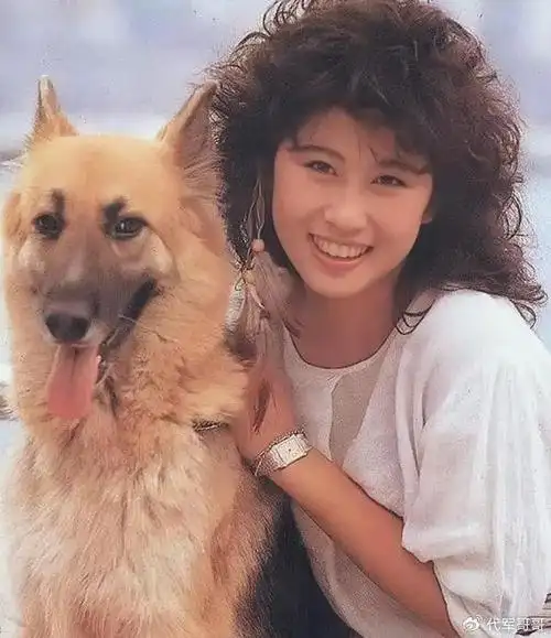 62岁歌手叶倩文终于为自己的丁克付出了代价