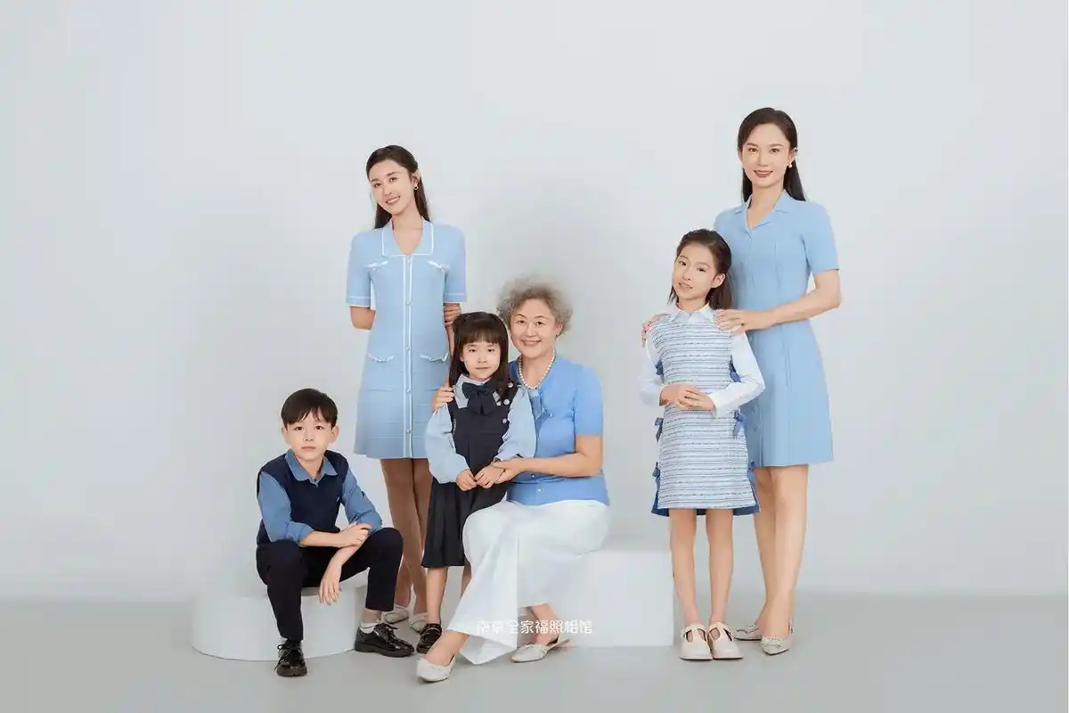 999778九口人的全家福99986999.#南京全