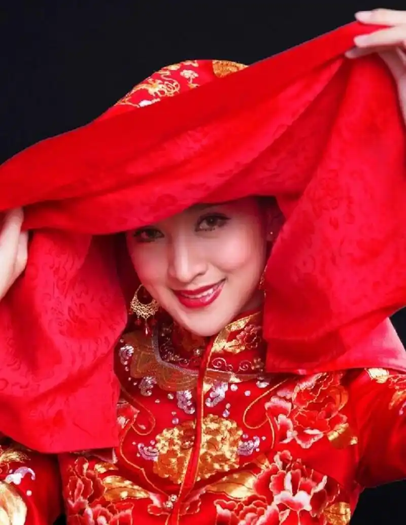 中式婚礼,新娘子出嫁为何要盖红盖头?