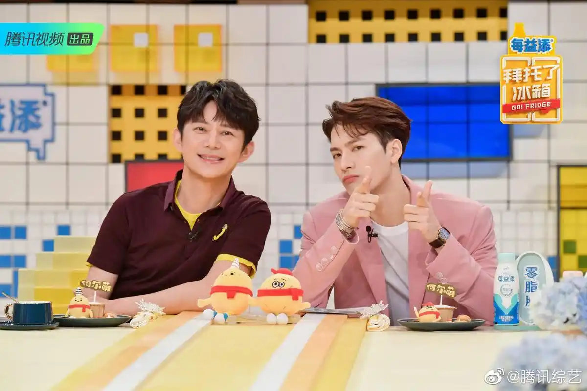 "何尔萌"@何炅 @王嘉尔 向你发出"观看邀请" 今晚八点腾讯视