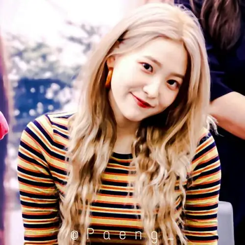 "有人喜欢你 有人用余光看你 也会有人满眼都是你" yeri/金艺琳 头像