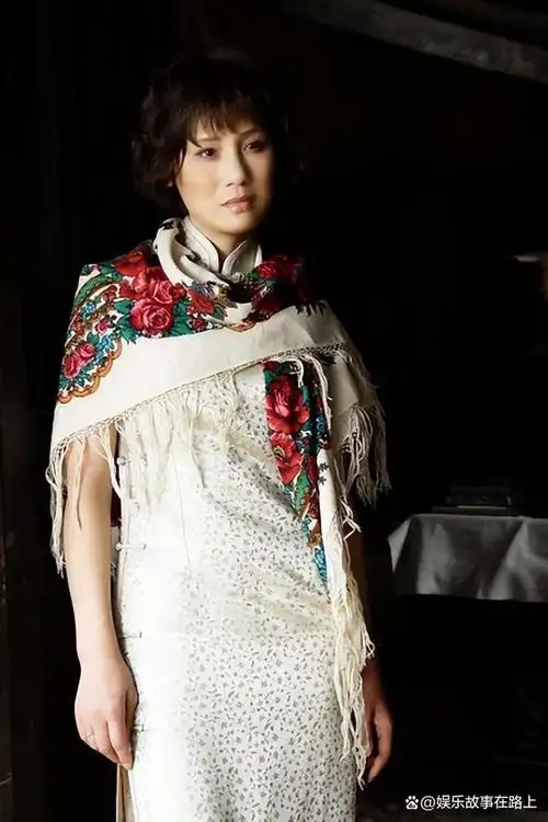 此外李建群的个人感情生活也与她的艺术创作密切相关.