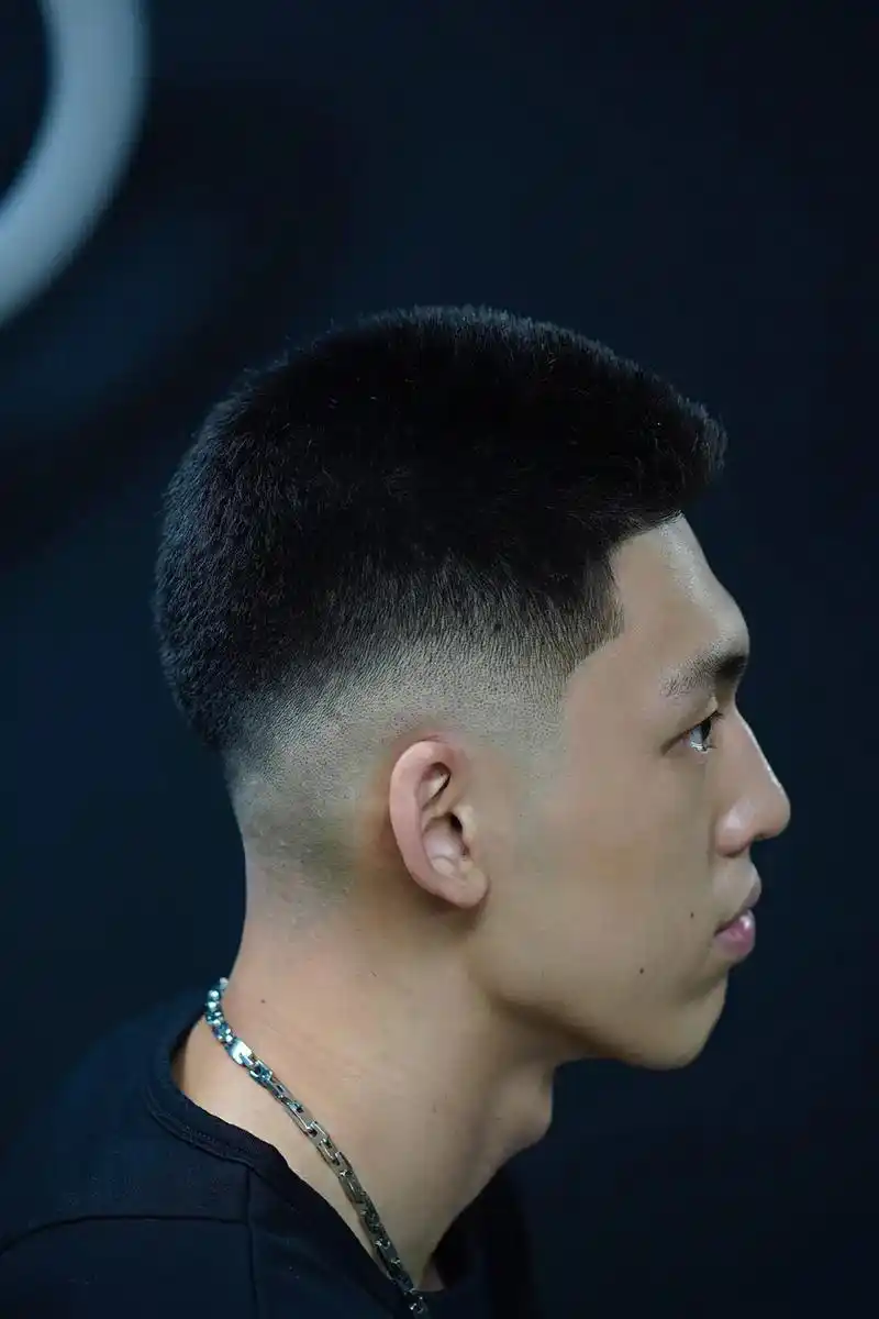 美式圆寸  #barbershop  #美式渐变  #帅哥  #男士发型