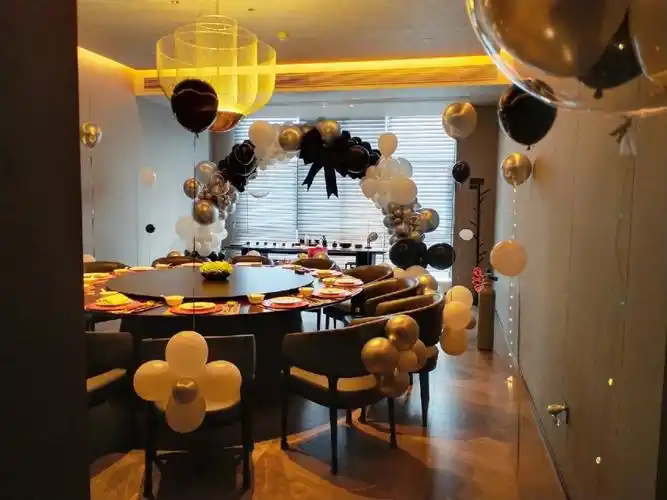 包厢生日布置