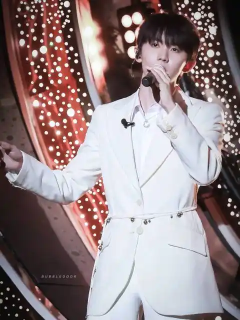 我们的歌马嘉祺白西装造型#白色西装优雅从容,贵气十足!