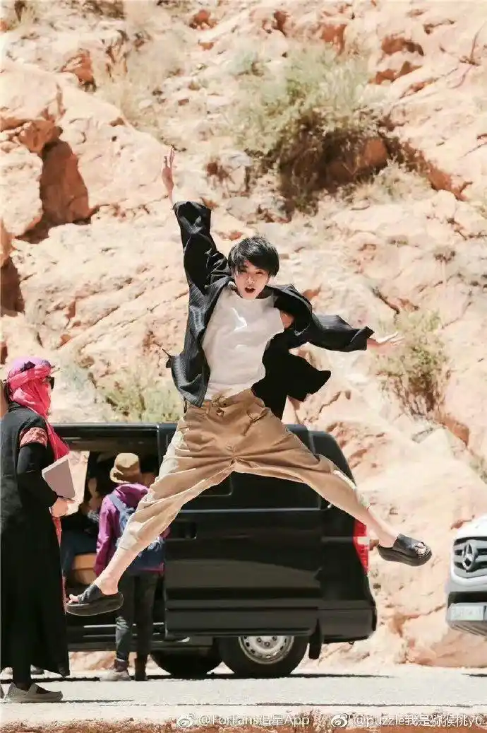 华晨宇分享200725原来可爱的人连jiojio都在偷偷可爱花花我的粉丝都是