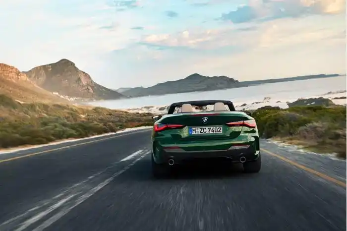 2021款宝马4系敞篷实车曝光不是一般的帅海外起价35万元