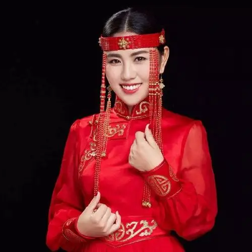 她是歌唱家德德玛的传人深情演绎陪你一起看草原太好听了