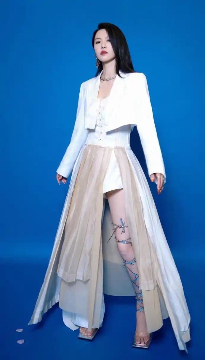 谭维维 美腿玉足合集[亲吻][亲吻]