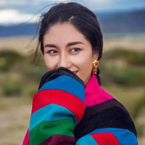 藏族歌手勒毛措