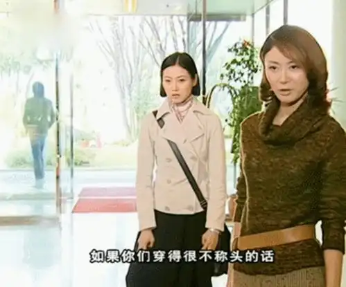 或许我们都低估了这部电视剧的时尚品味,当年上海的摩登粉红女郎搁在