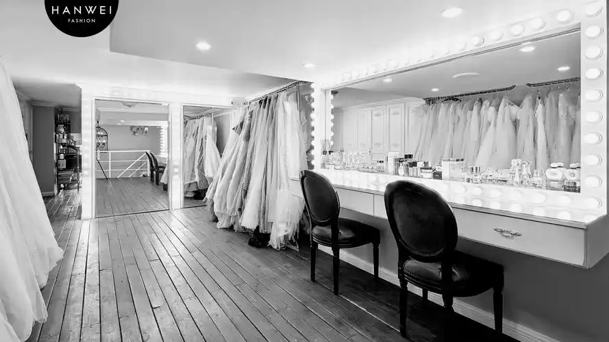 化妆间,隔间独立化妆区,和化妆师面对面一对一沟通造型.