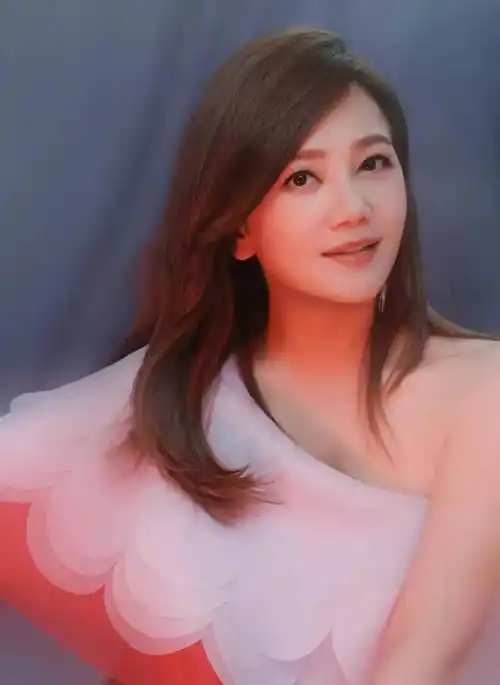 "五转导师"梁静茹:李宗盛收为干女儿,成亚洲歌后却婚姻不顺_赵元同_勇