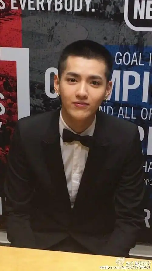 9kila9的相册-短发吴亦凡