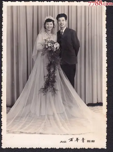 780年代美女婚纱老照片1张尺寸约81112厘米