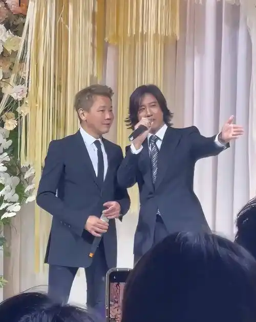 这要是放到以前,王力宏的颜值,身高肯定比陶喆优越很多,毕竟也是圈内