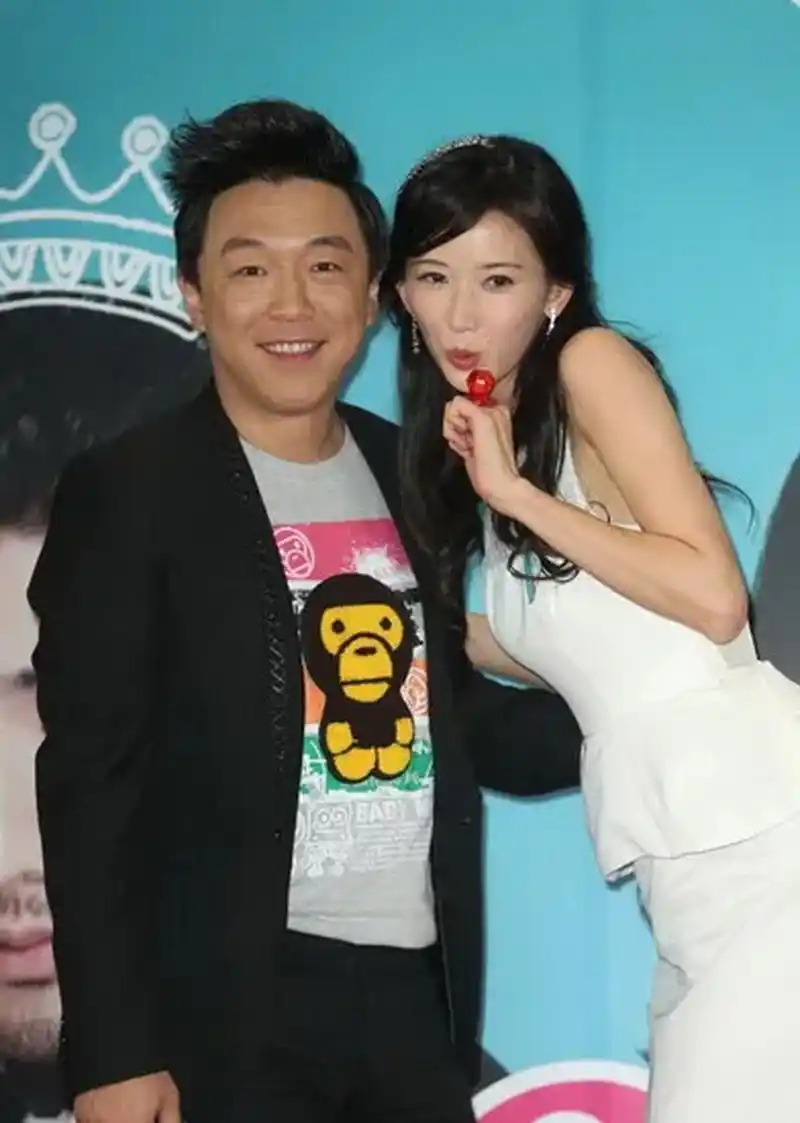 一次节目上,林志玲很大胆地问黄渤:"你最喜欢我身体的哪个部位?