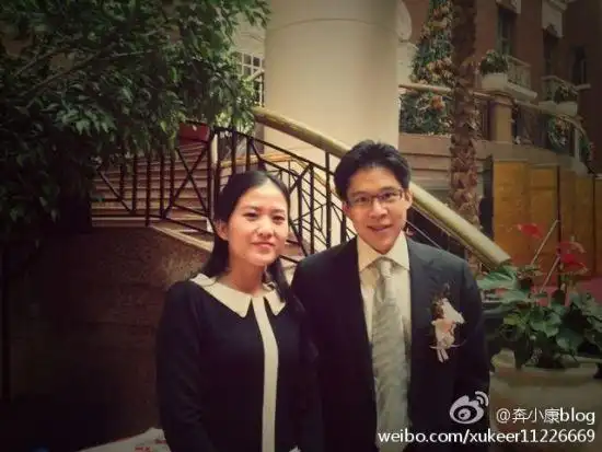 郭晶晶霍启刚现身北京 恩爱亮相打破婚变谣言