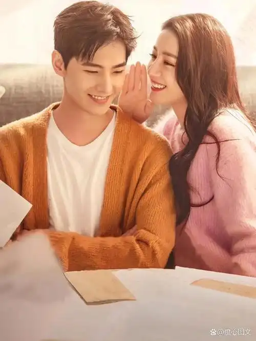 杨洋与迪丽热巴在2022年网络电视颁奖礼上再次合作演出《烟花》《你是