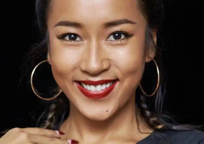 看黑美人吉克隽逸如何用口红点亮唇色脸不白肤色暗女生必看