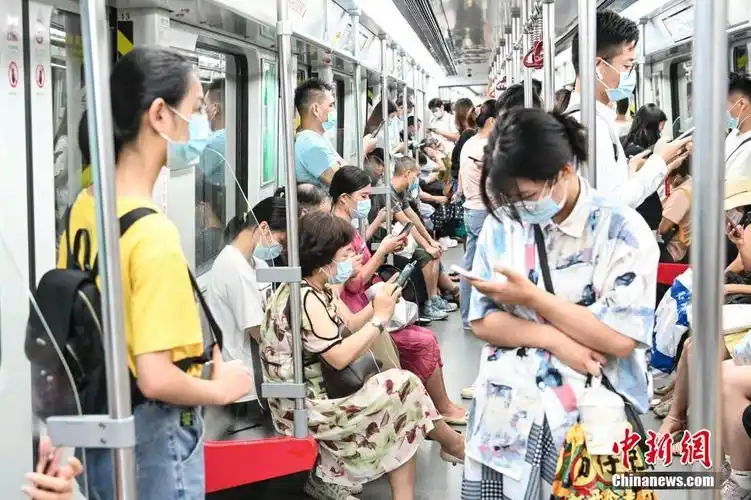 广州乘客进站乘坐地铁须持健康码绿码