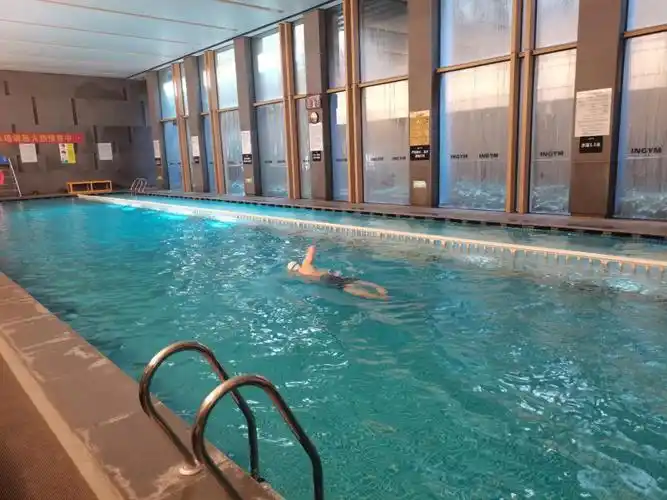 游泳先学会闭气克服水中恐惧