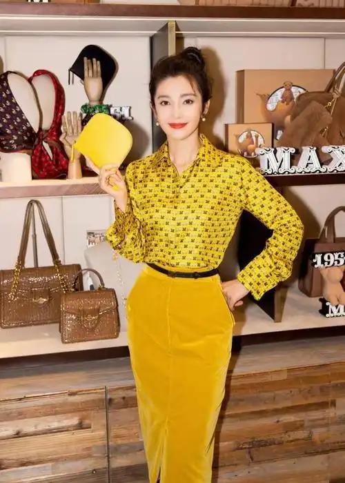 51岁李冰冰最新状态引热议身穿绿色毛衣似少女50岁不婚不育