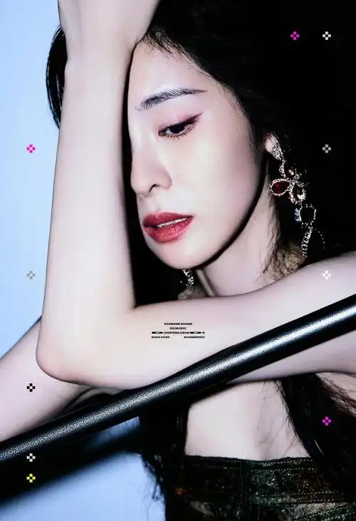 恭喜boss张碧晨荣获年度巅峰影响力歌手路过荆棘看繁花满地