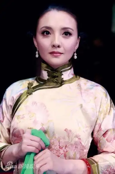 资料话剧日出定妆照孙茜饰李太太