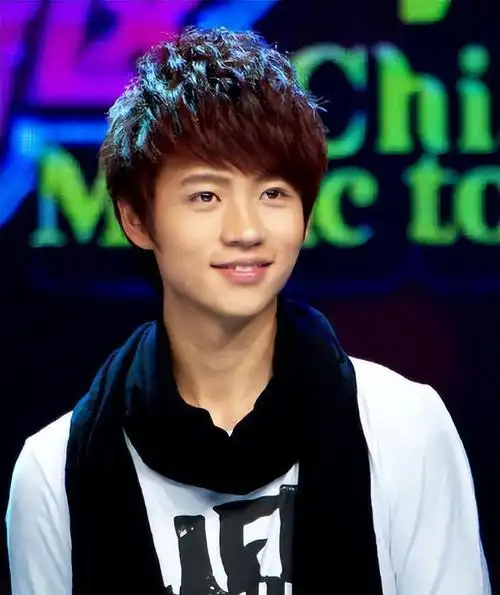 他是上春山事件最大受益者醒醒吧这样的偶像早该火了