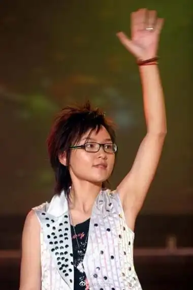 十六年后,乘风破浪的姐姐第二季,周笔畅又是第二名高位成团出道!