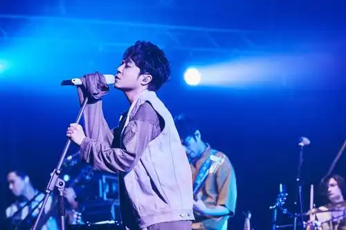 吴青峰新专辑发布 将连开16 2场演唱会