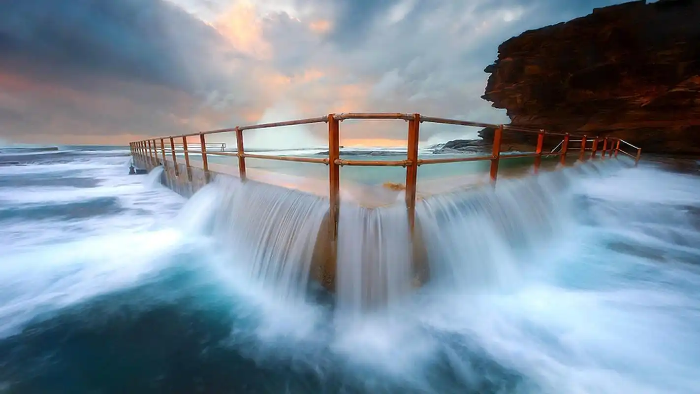 蔚蓝海洋风景图片高清宽屏桌面壁纸