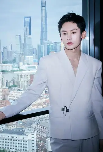 张哲瀚210518倩碧直播浪琴直播文字合集