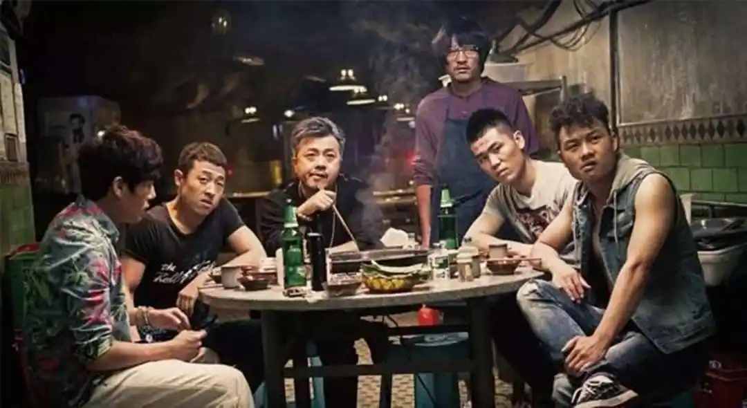 为什么影视剧中香港黑帮总吃火锅?看到网友的回复,差点"晕倒"