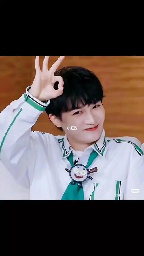 卡布叻周深个人还是觉得深深笑起来好看