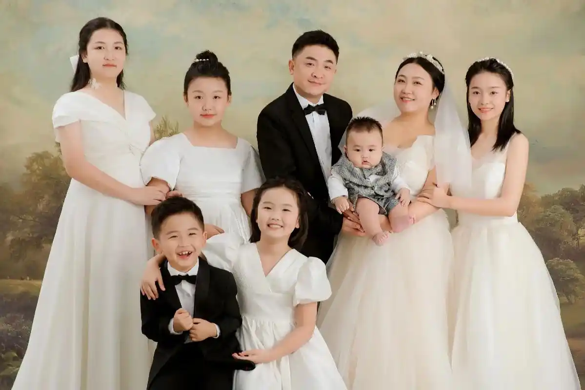 一家八口亲子照,全家同框 ,谢谢我老公对我的宠爱和关心,谢谢 - 抖音