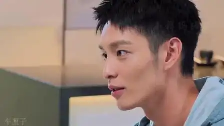 这只小白兔被大灰狼厉腾套的牢牢的