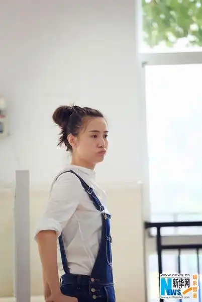 《一年级》明星老师:宋佳背带裤 陈学冬细心