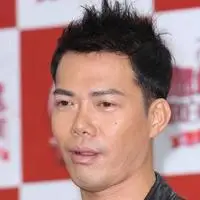 香港著名演员及歌手谢天华qq头像