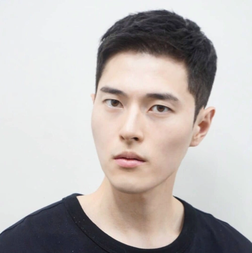 男生别剪"闷热"的发型了!理发师3点建议,让你夏天帅气又清爽_头发