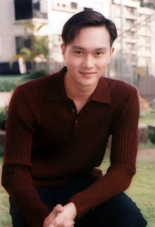 从20岁到50岁,他的颜值是只长了几根皱纹的水平!_张智霖_五官_年纪