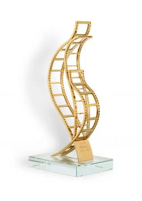 萧邦再度为戛纳电影节打造金棕榈奖杯