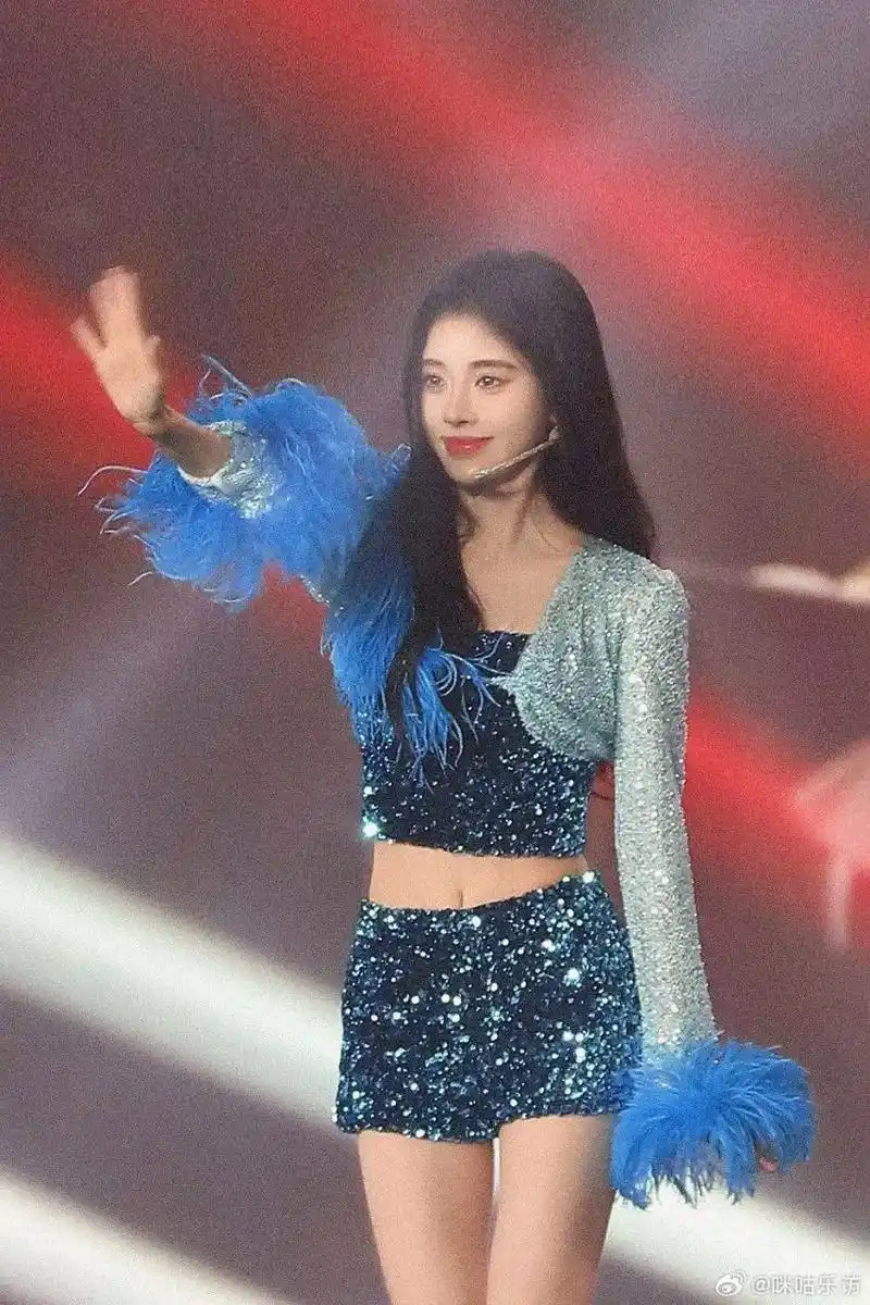 丝芭十周年晚会舞台生图  鞠婧祎 许佳琪 孙芮 袁一琦  周诗雨 段艺璇