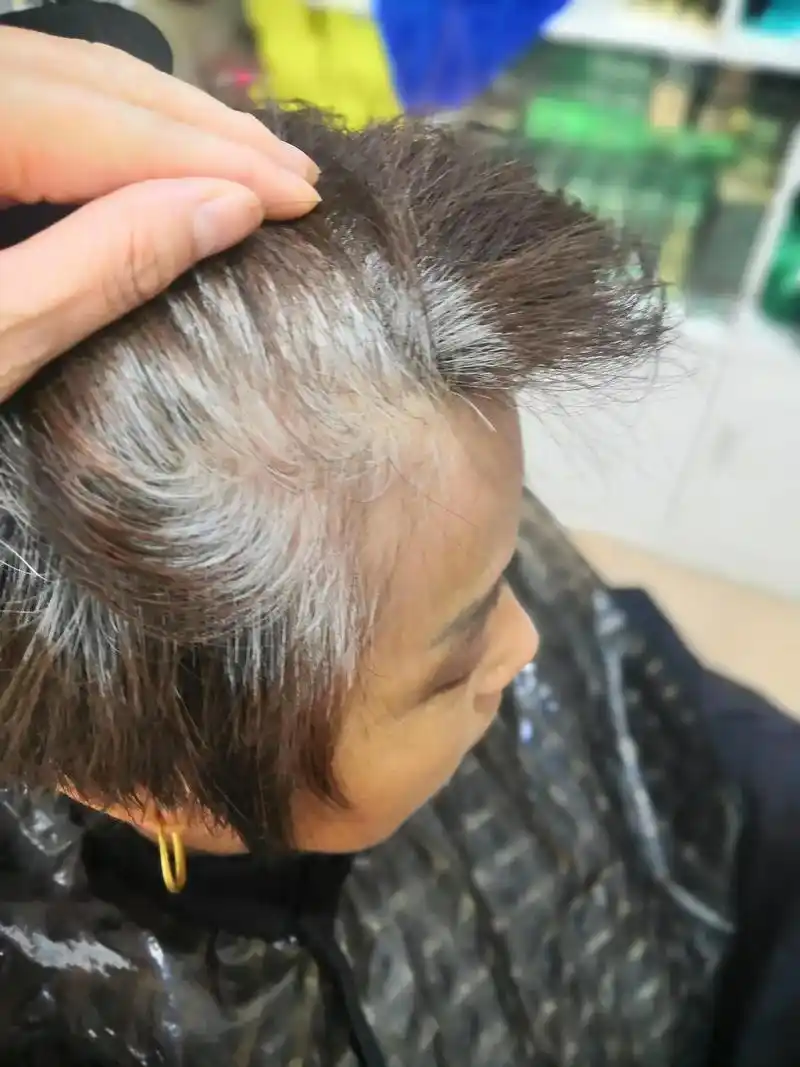 盖白发作品#简单又好看的发型 #气质比年龄重要微笑比颜值重要 - 抖音