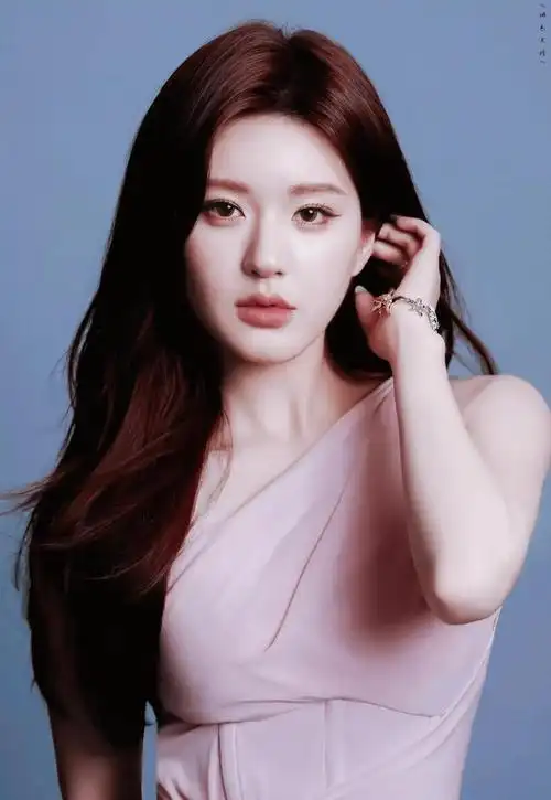 明星图片赵露思_网易订阅