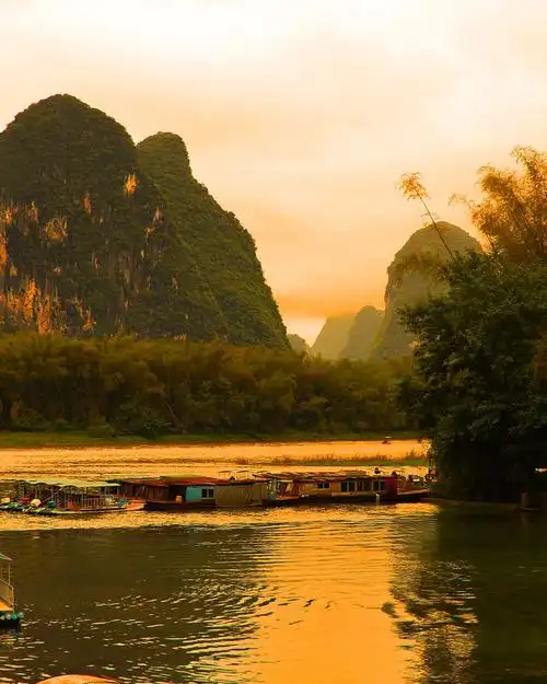 漓江风景是世界上规模最大,风景最美的岩溶山水